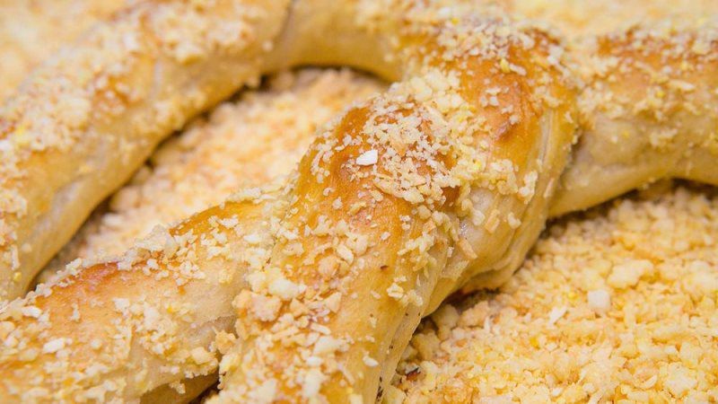 almond-crunch-pretz